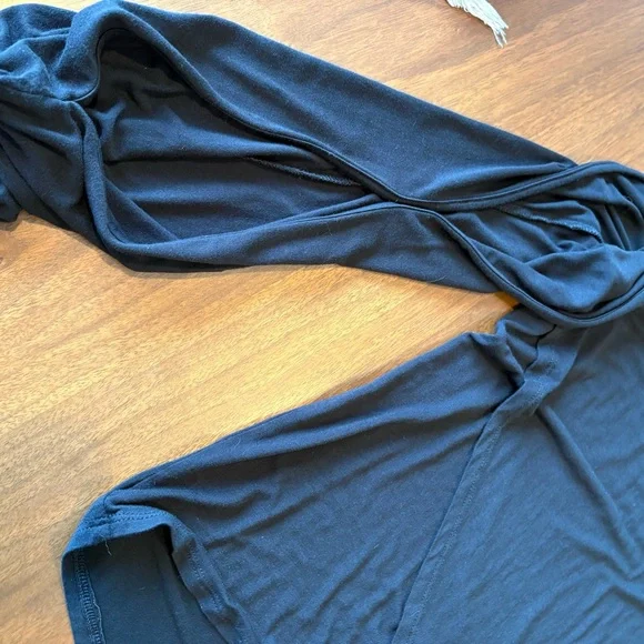 Harley-Davidson Black Long-Sleeve V-Neck Top with Red Heart Embellishments Y2K - Picture 12 of 15